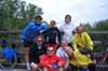 foto di gruppo su ponte in legno sopra l'Adige